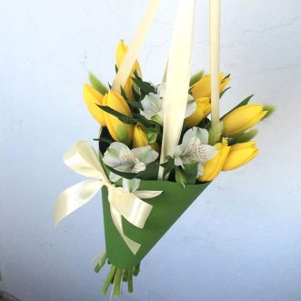 Тюльпаны и орхидеи в конусе «Индиана»