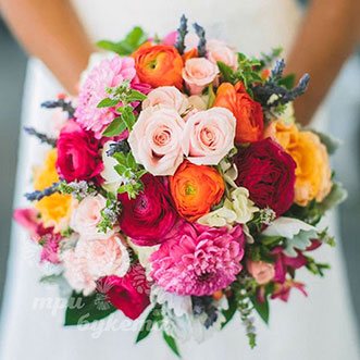 Цветной букет невесты из роз и альстромерий